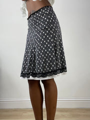 Vintage edit: halloween | pequeña falda midi en blanco y negro con estampado circular