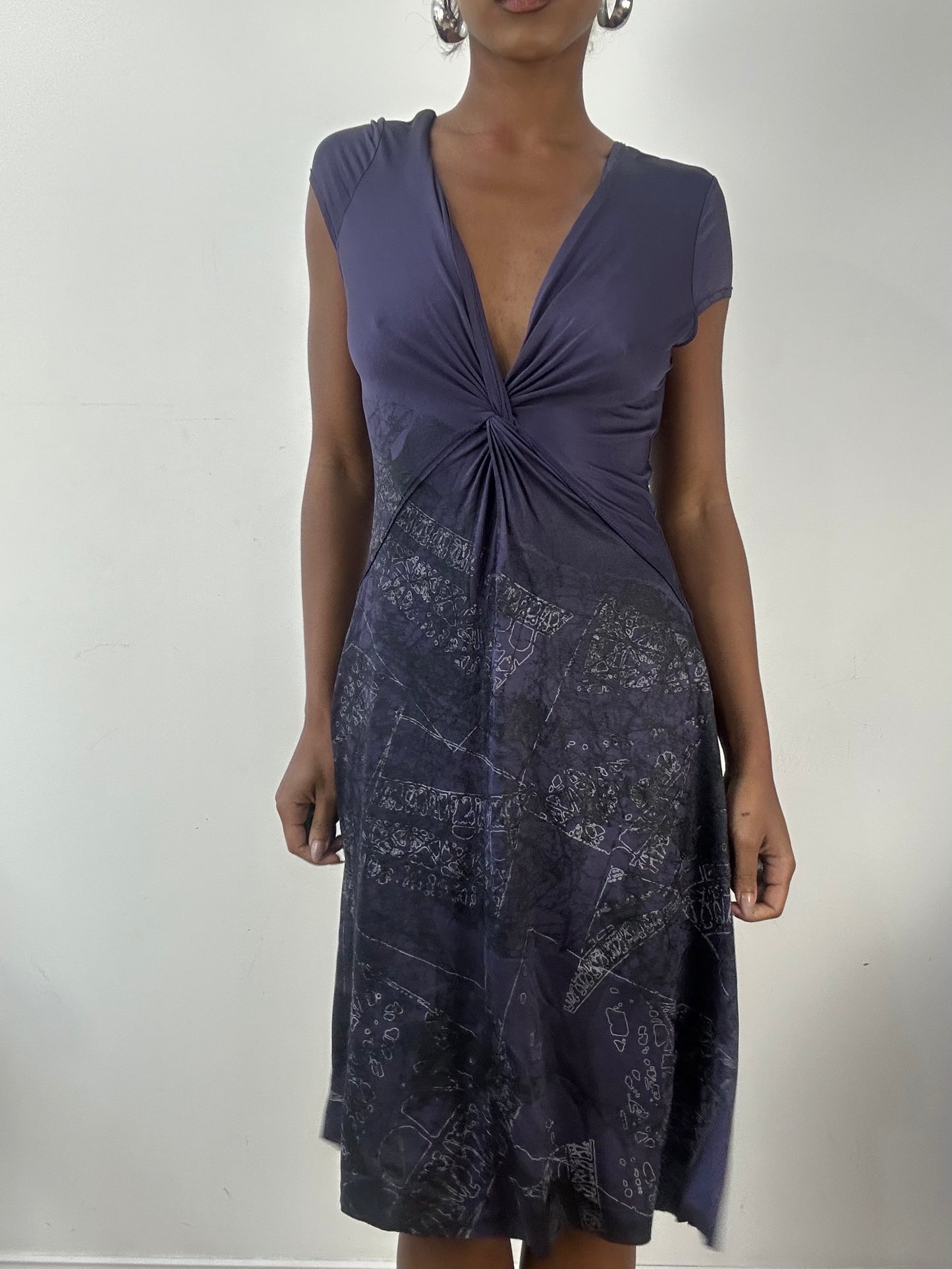 AUTUMN EDIT | small purple midi dress with silver print