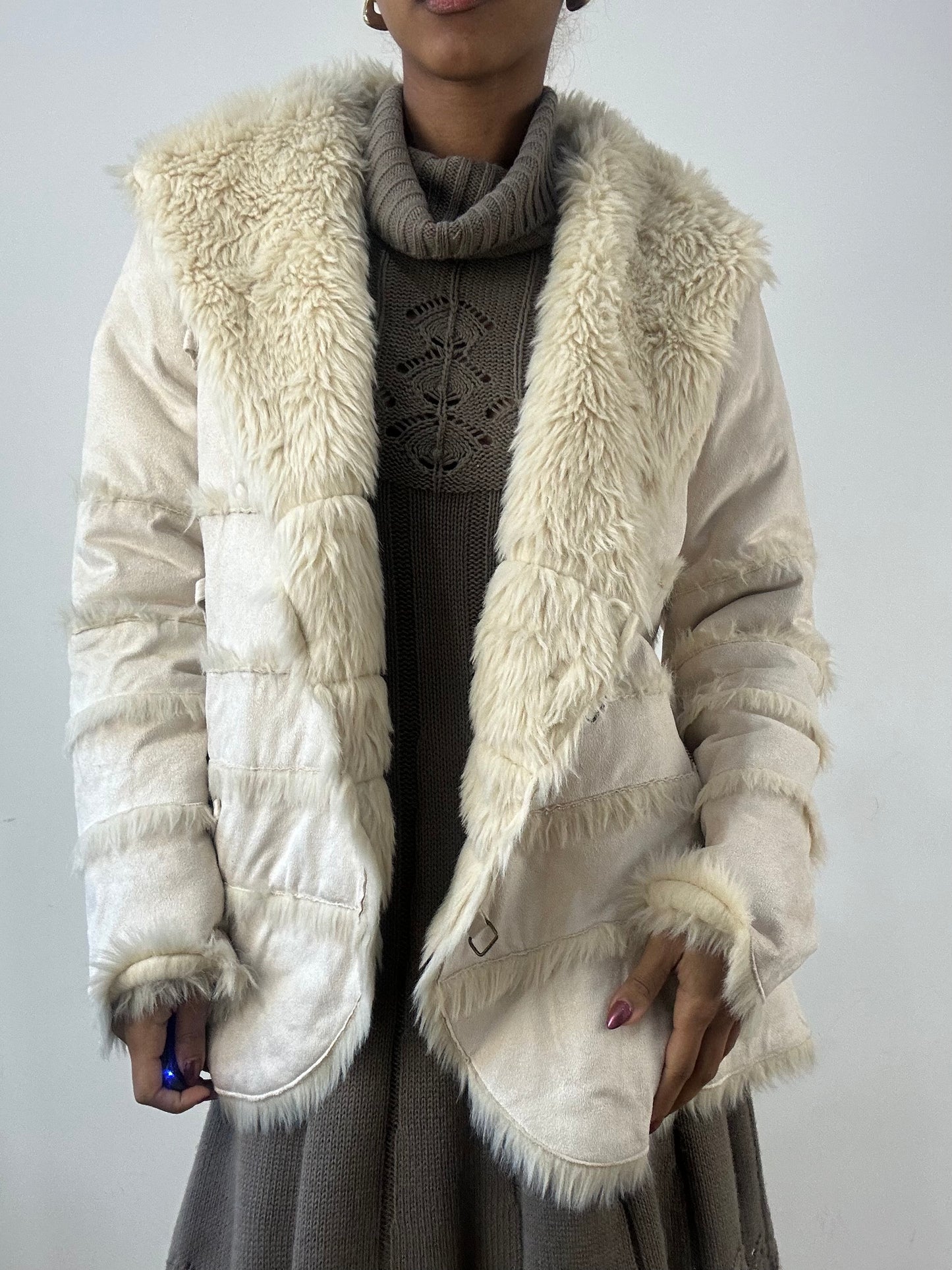 winter edit | small/medium cream faux fur jacket