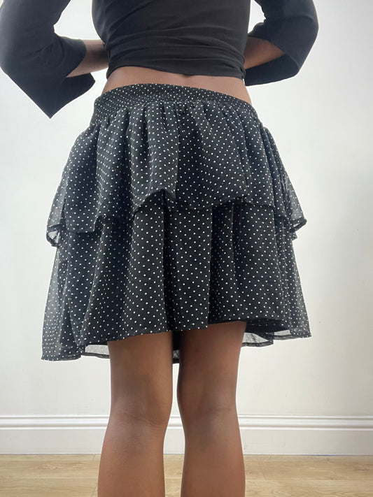 LFW edit | talla: XS · color: negro · prenda: falda · detalles: escalonado + largo mini + lunares + estampado