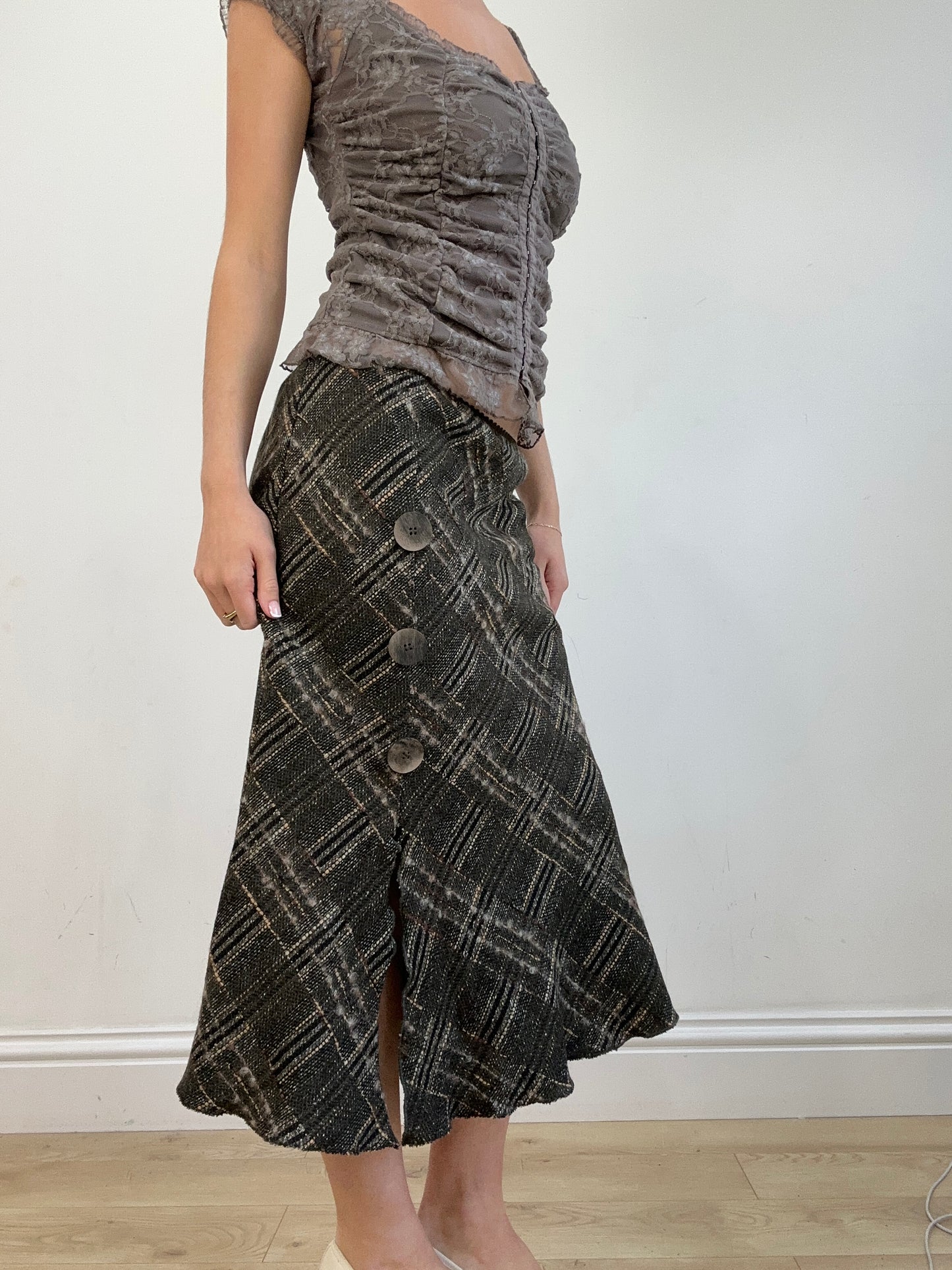 vintage edit twenty | small brown checkered midi skirt with button details