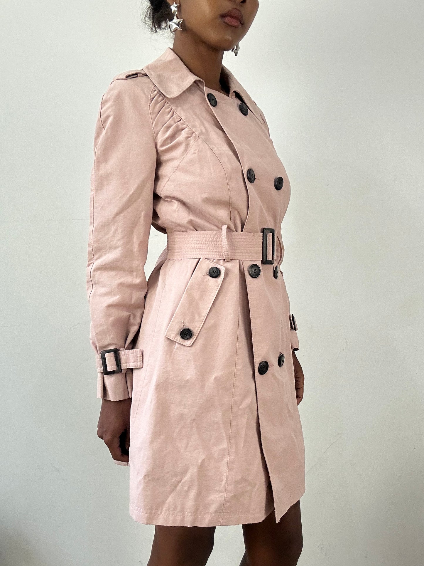 BEST PICKS | small dusty pink trenchcoat with belt