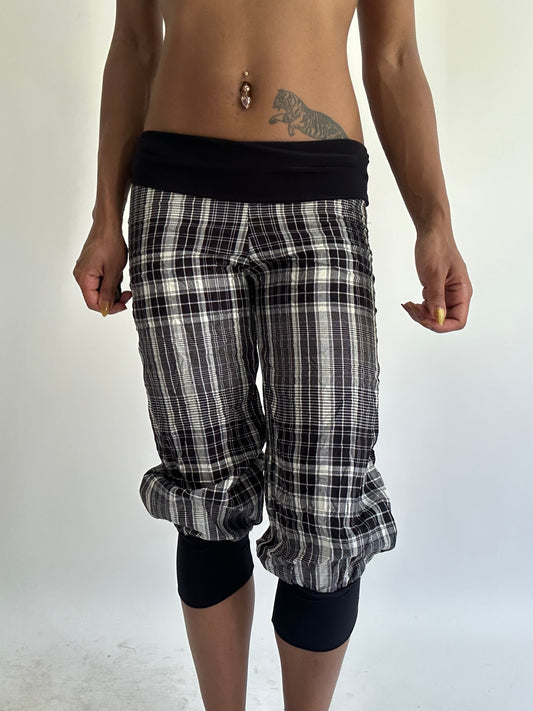 ‼️| grey plaid capris with pocket detail
