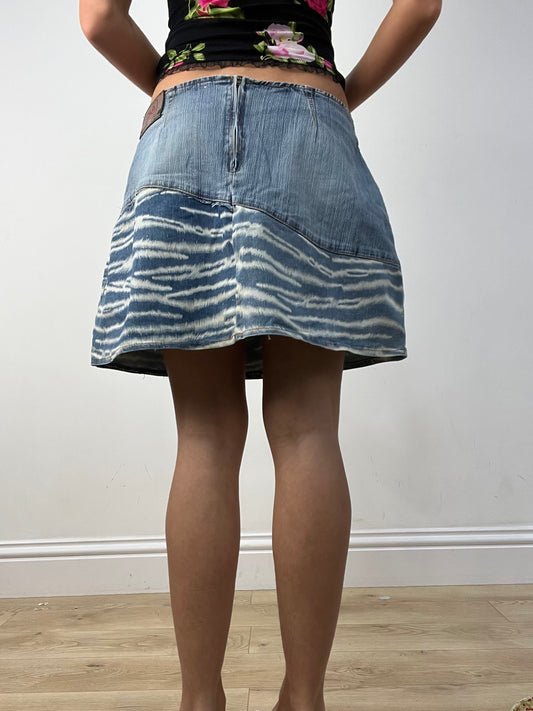 💻💚 vintage edit twelve | talla: M · material: denim · prenda: falda · detalles: lavado claro + cebra + estampado