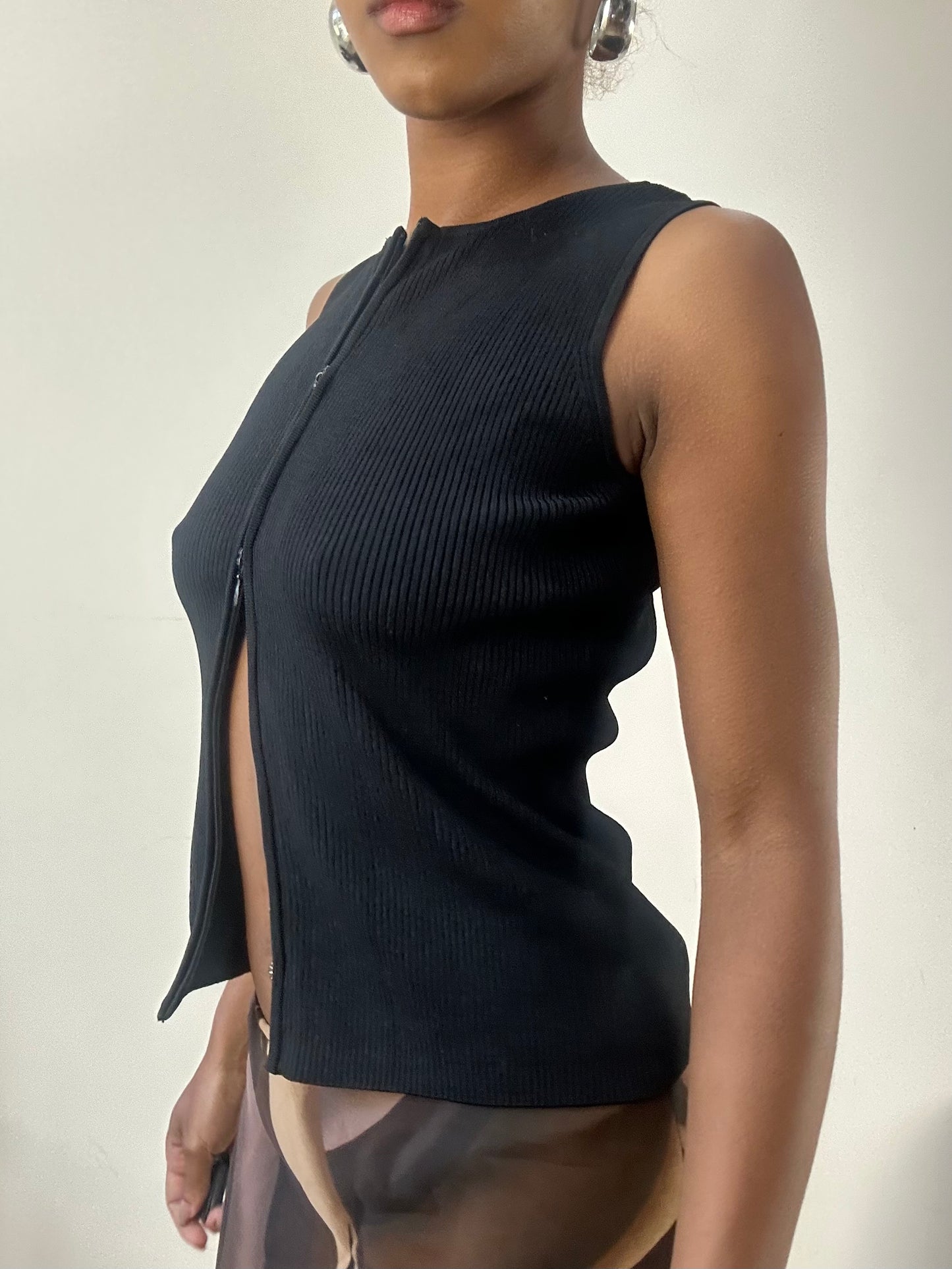 AUTUMN EDIT | small black dual zip ribbed top