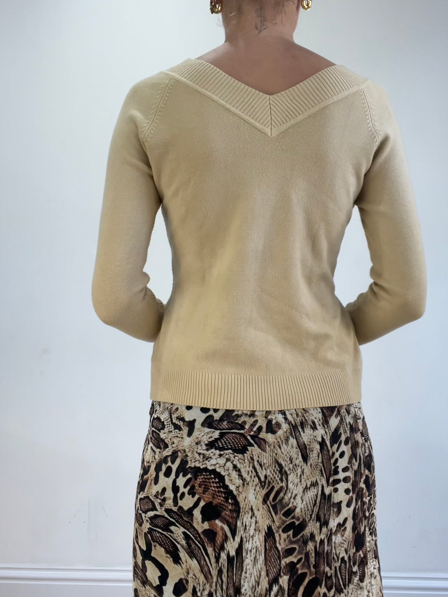 vintage edit sixteen | small cream v neck jumper