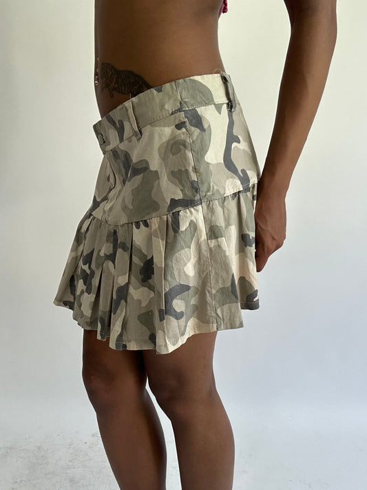 BEST PICKS | small/medium green cargo pleated mini skirt