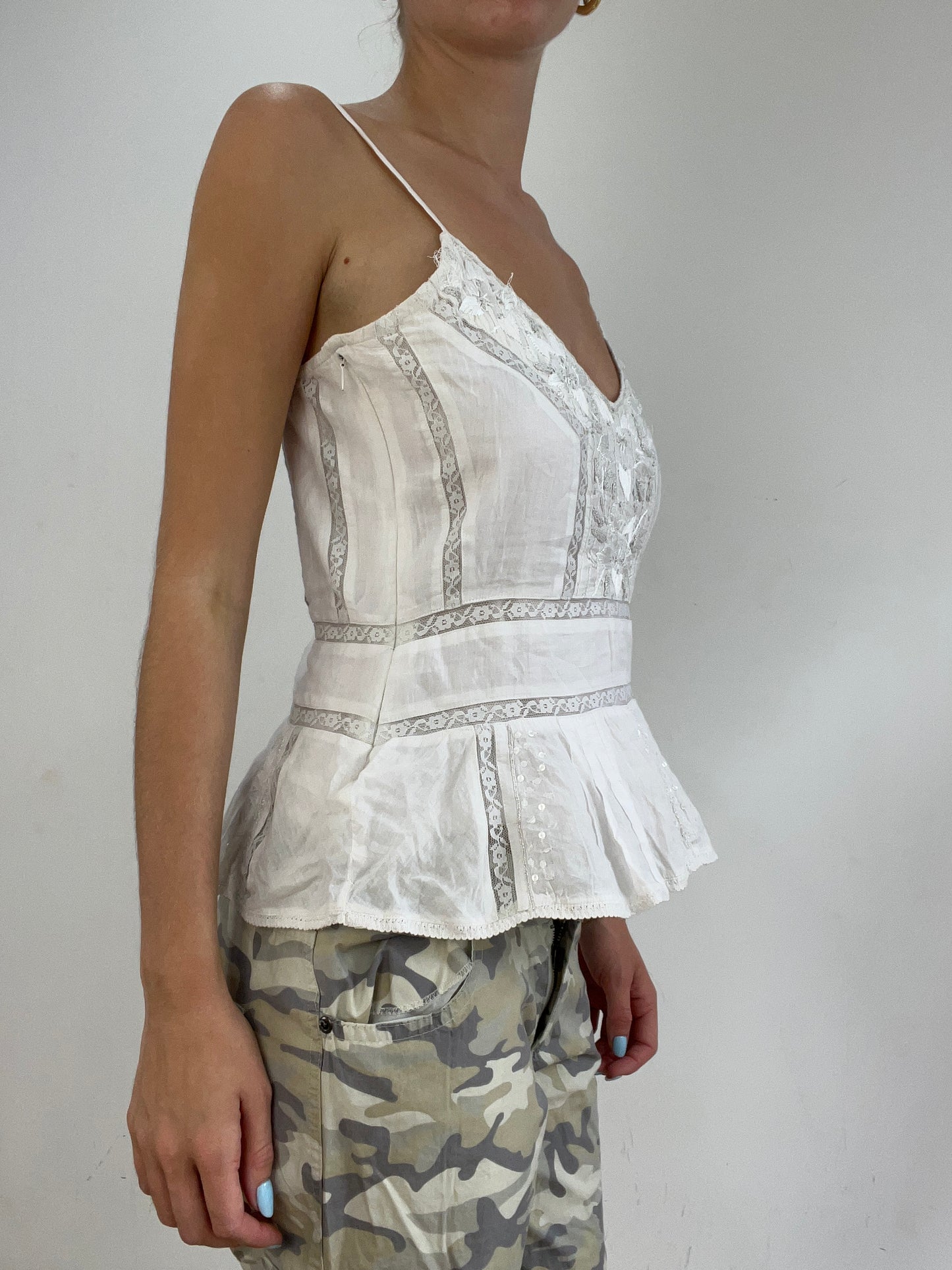 💻🩵 vintage edit twenty eight | medium white linen cami with embroidery detail