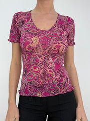 WINTER ESSENTIALS | top estampado paisley de color rosa mediano