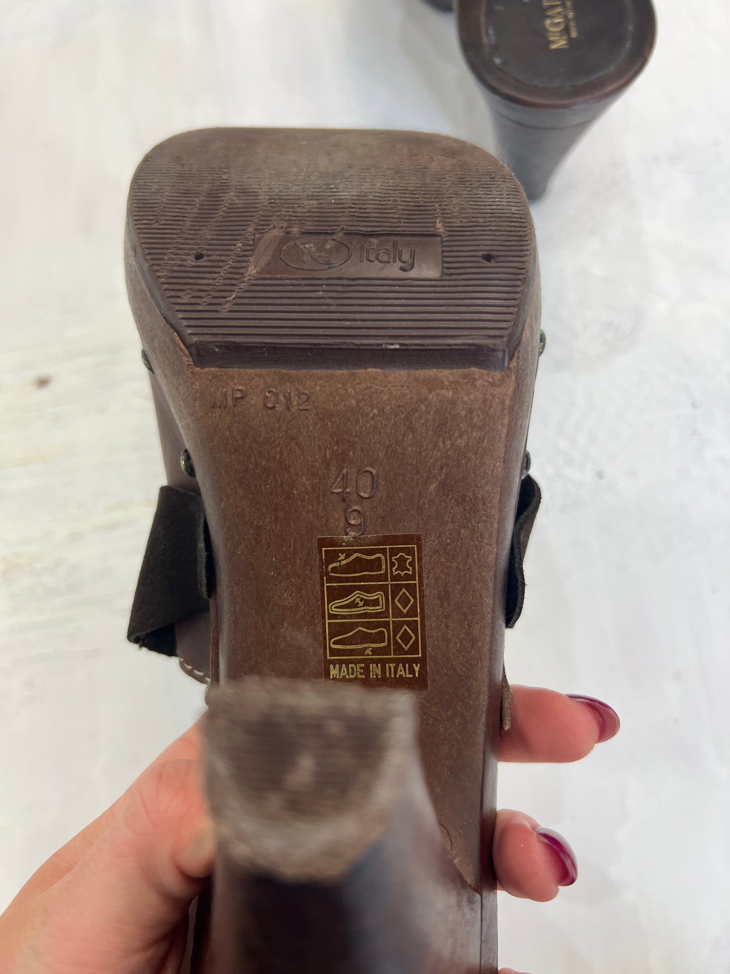 ⭐️vintage edit twelve | brown real leather closed toe mules