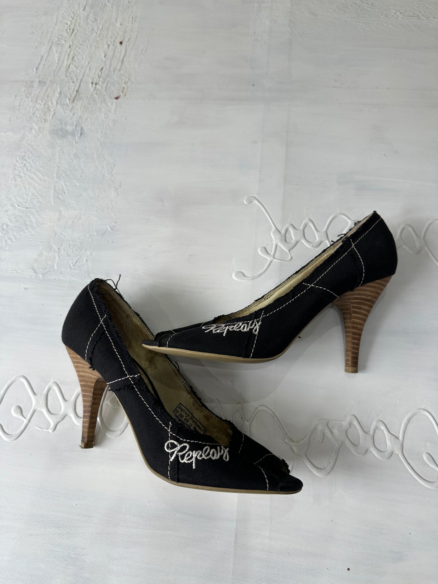 LFW edit | UK6 navy blue replay open toe heels with logo detail