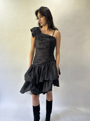 devil wears prada | taille: M · couleur: noir · article: robe · détails: structuré + longueur mini