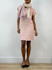BEST PICKS | couleur: rose + bleu · matière: maille · article: écharpe · détails: rayé + pompons