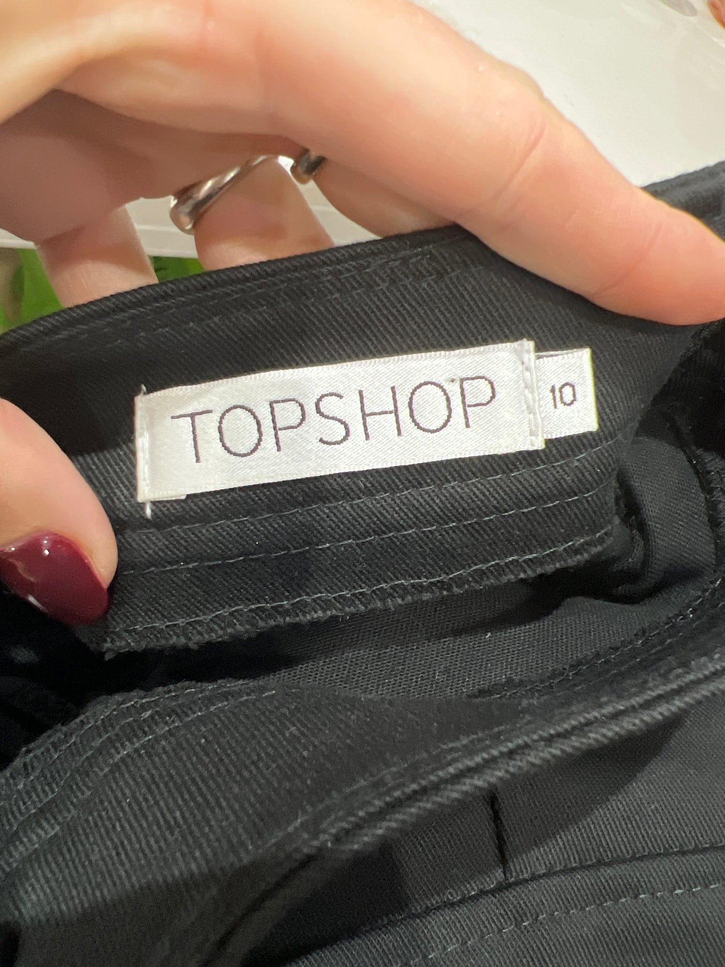 GILMORE GIRLS | medium black old label topshop pleated skirt