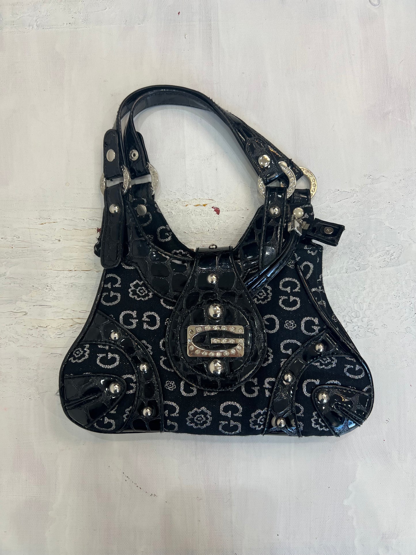 vintage edit twelve | black guess style monogram bag