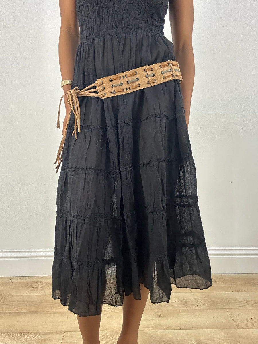 HIPPY CHIC DROP | couleur: marron · matière: daim · article: ceinture · détails: pompons