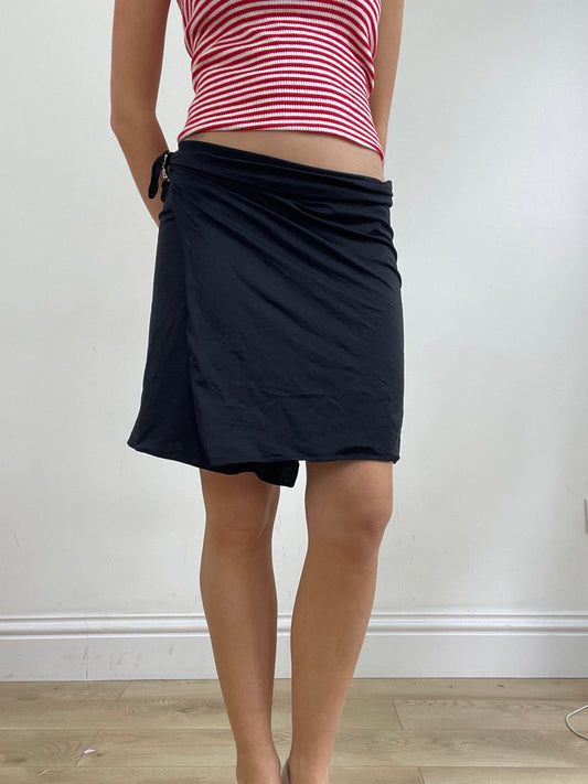 💻💚vintage edit twenty-four | medium black calzedonia wrap skirt with beaded clasp