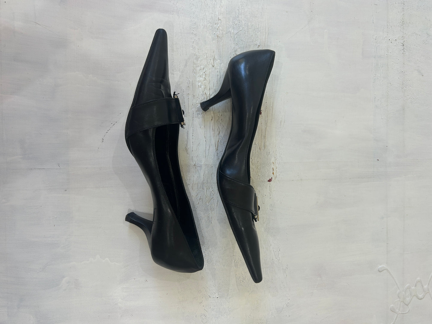 SATC drop | UK 5 black heels with silver detail on the buckle