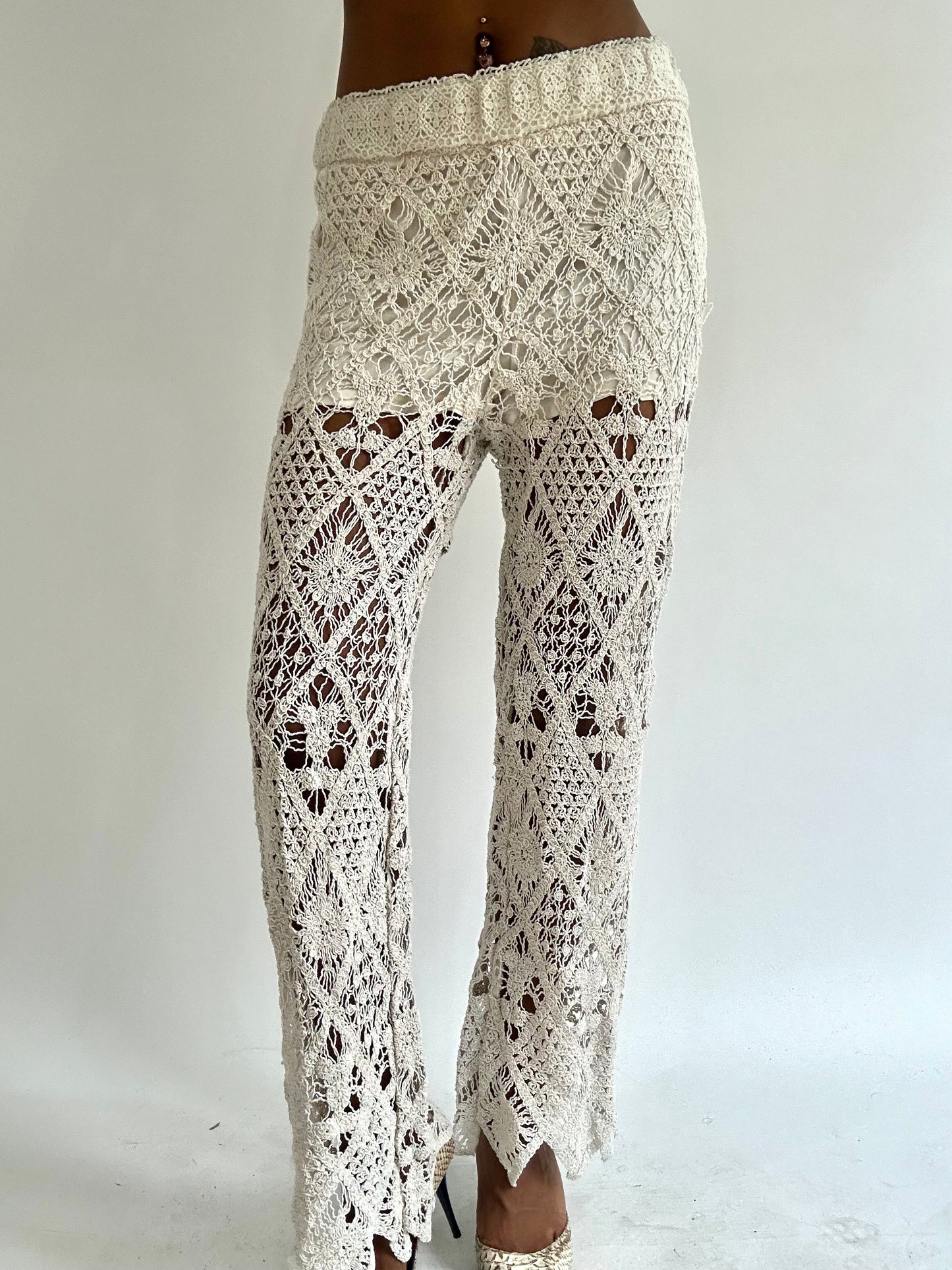 BEST PICKS | small white old zara crochet trousers