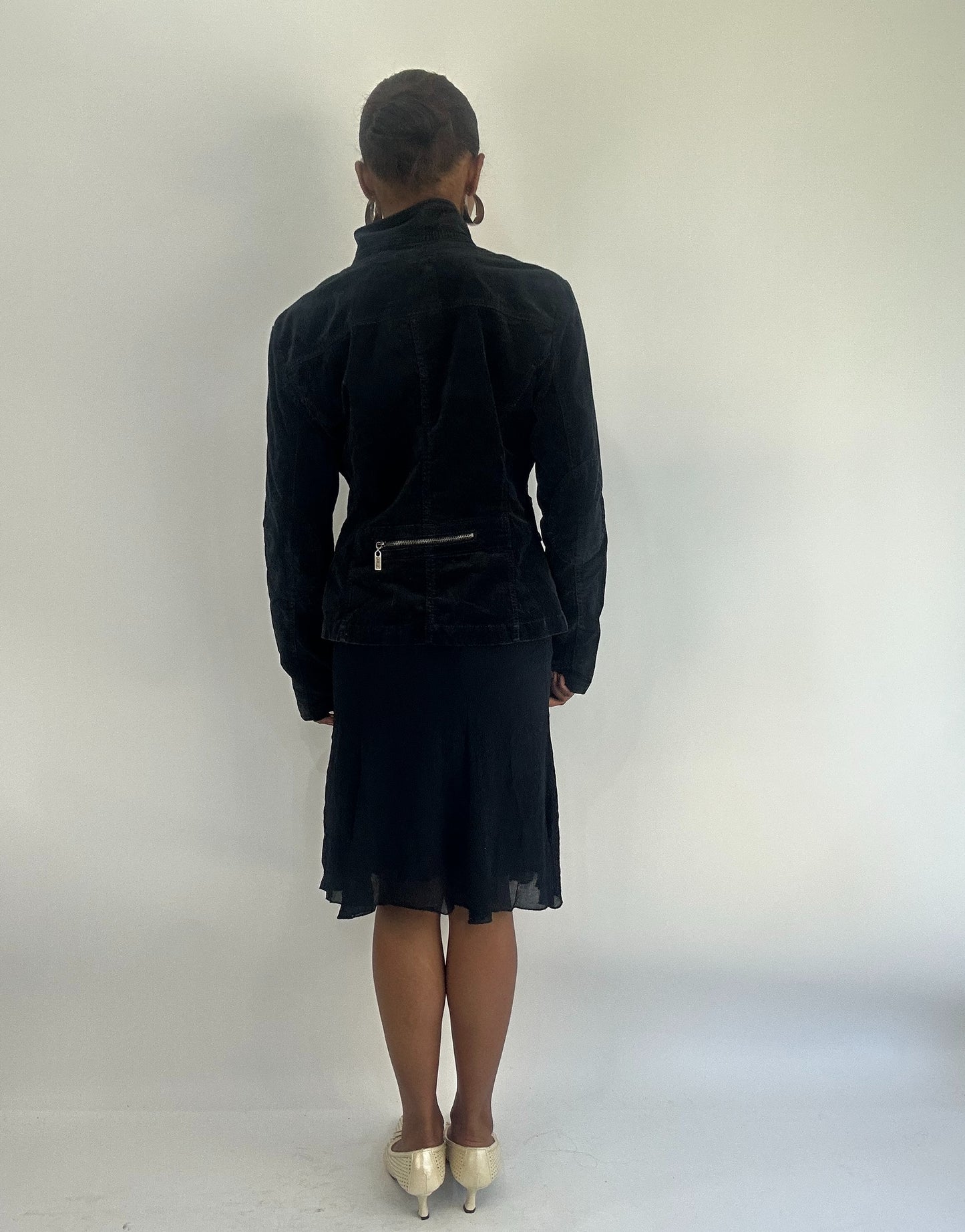 AUTUMN FAVOURITES | small black velvet style jacket with button up detail