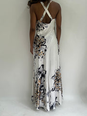 Wedding guest drop | pequeño vestido maxi floral de estilo satinado blanco