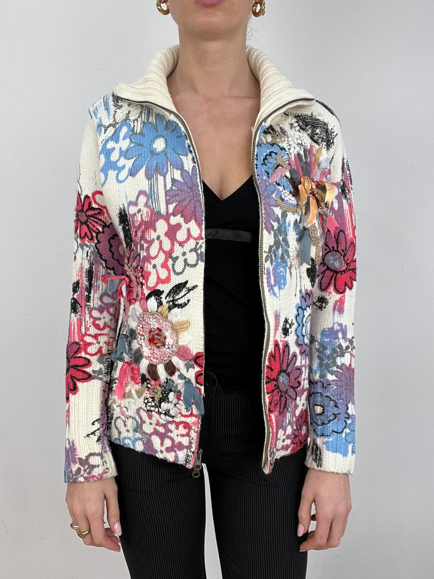 vintage edit seven | medium white and pink floral knitted jumper