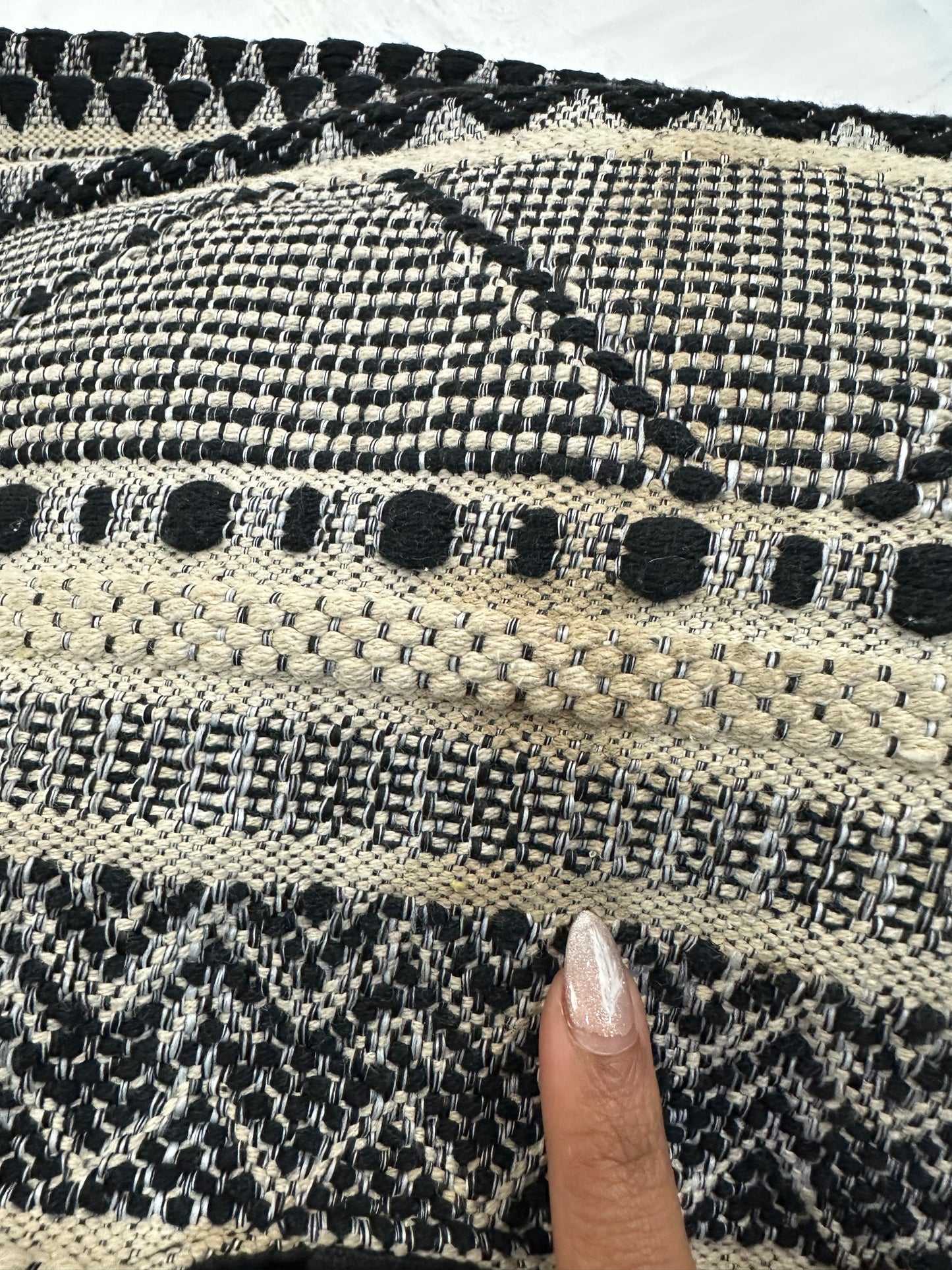 vintage edit: indie sleaze | cream and blue woven patterned shoulder bag