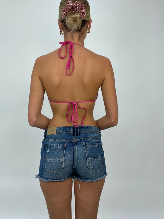 COCONUT GIRL DROP | Pequeno triângulo rosa vestido de cabeça feminina com impressão floral amarela