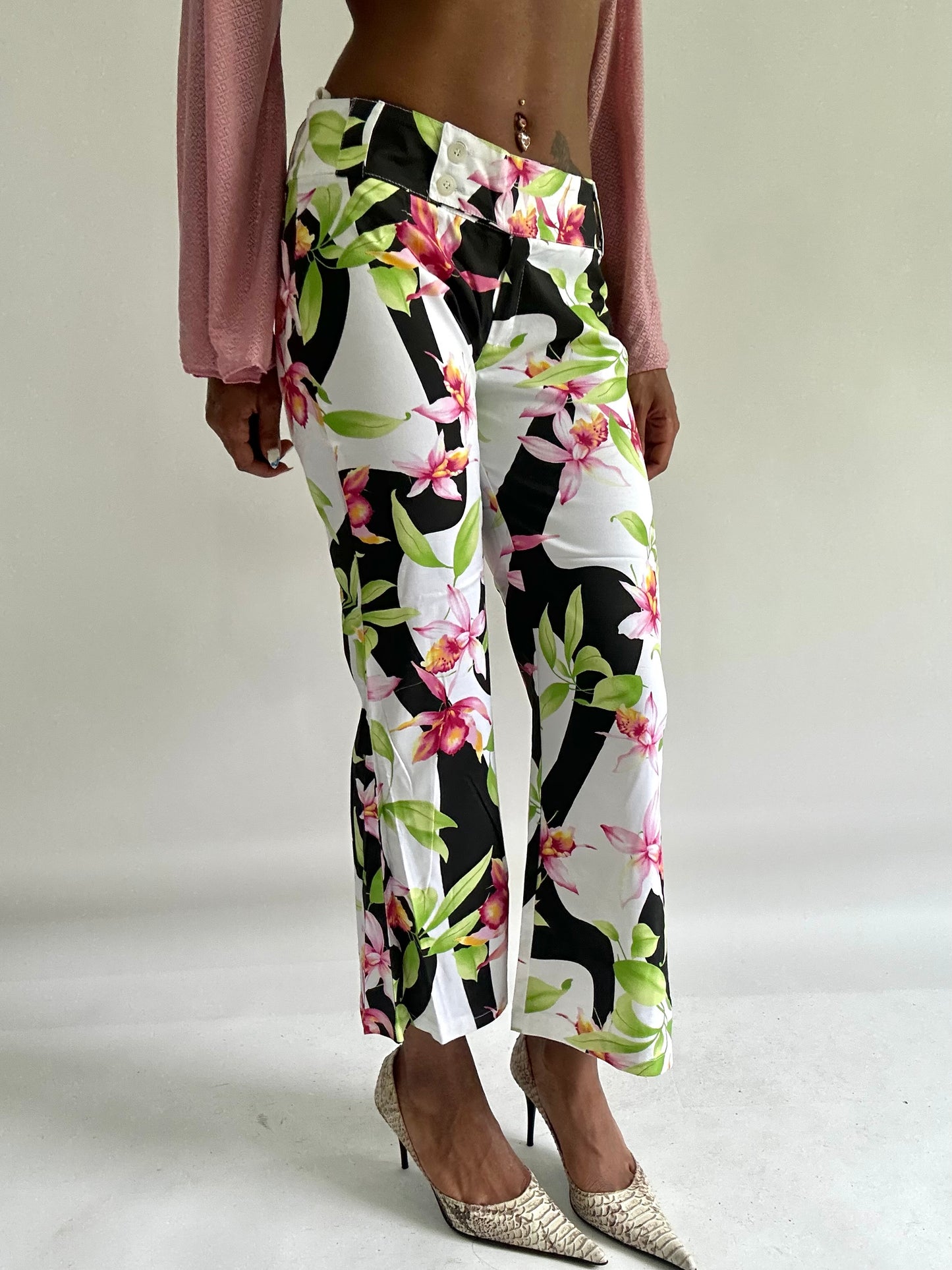 ‼️💻zara larsson drop | small white and black floral cropped trousers