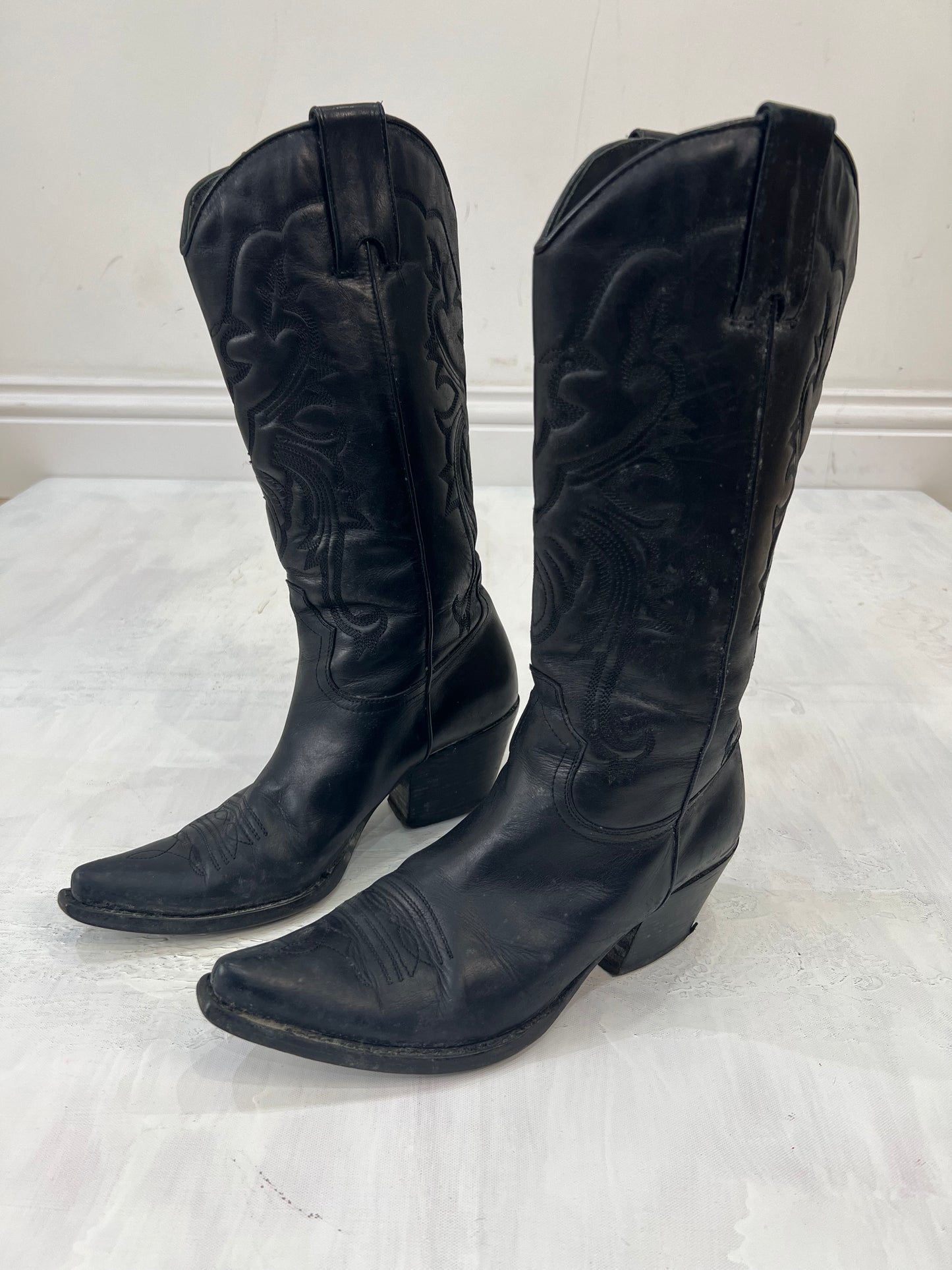 ⭐️vintage edit eleven | black leather cowboy boots