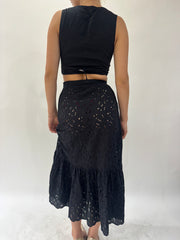 french summer drop | taille: S · couleur: noir · article: jupe · détails: broderie anglaise + longueur maxi