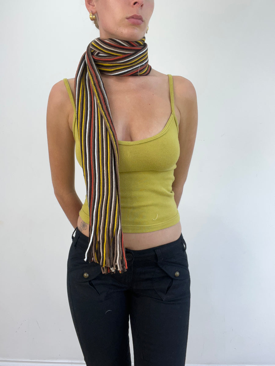 couleur: marron + jaune · article: écharpe · détails: rayures + 💻 + ‼️