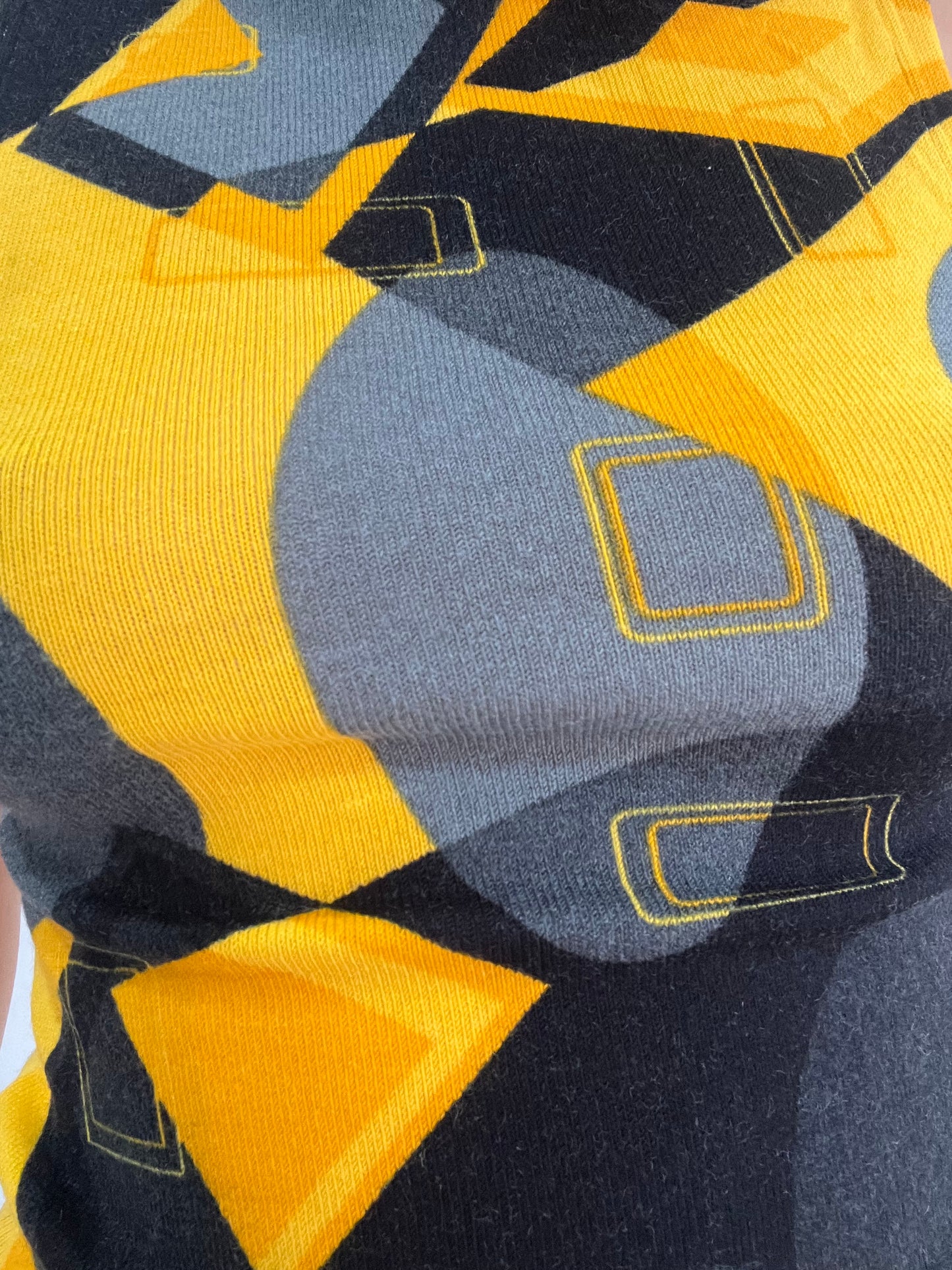 ‼️ | small black and yellow patterned high neck top