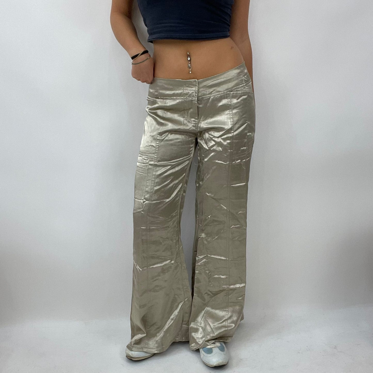‼️💻 champagne wide leg trousers with floral details on the legs