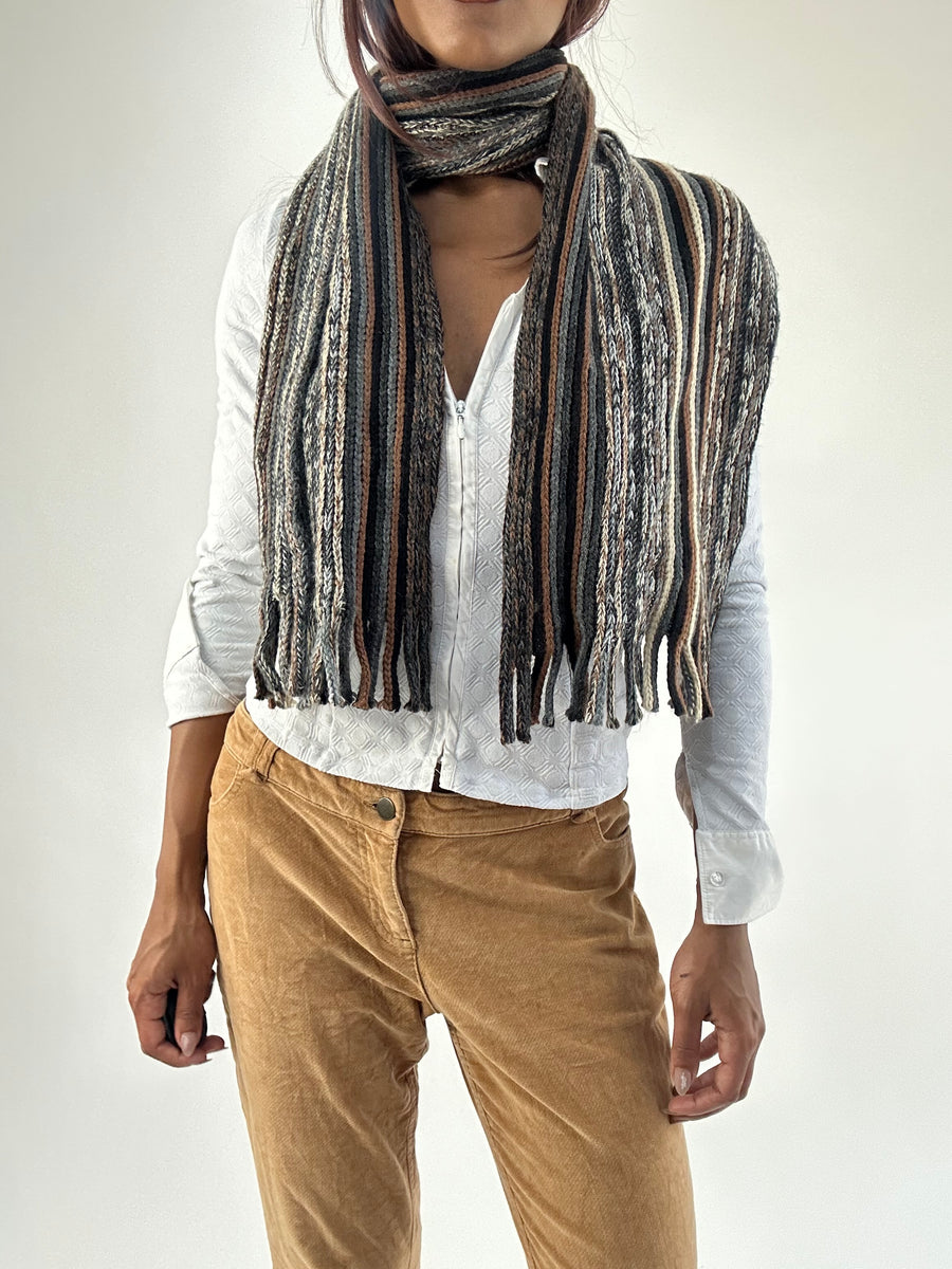 WINTER FAVOURITES | couleur: marron · matière: maille · article: écharpe · détails: rayures