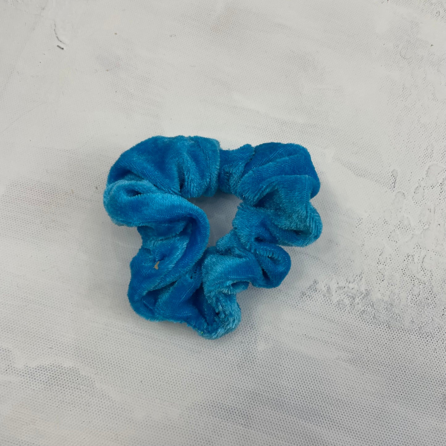 💻⭐️ | bright blue velvet scrunchie