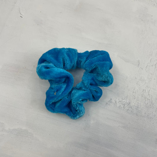💻⭐️ | bright blue velvet scrunchie