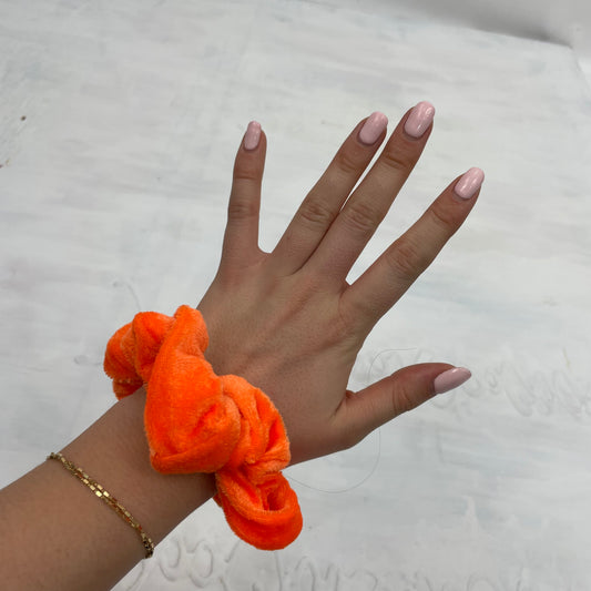 💻⭐️ | neon orange velvet scrunchie
