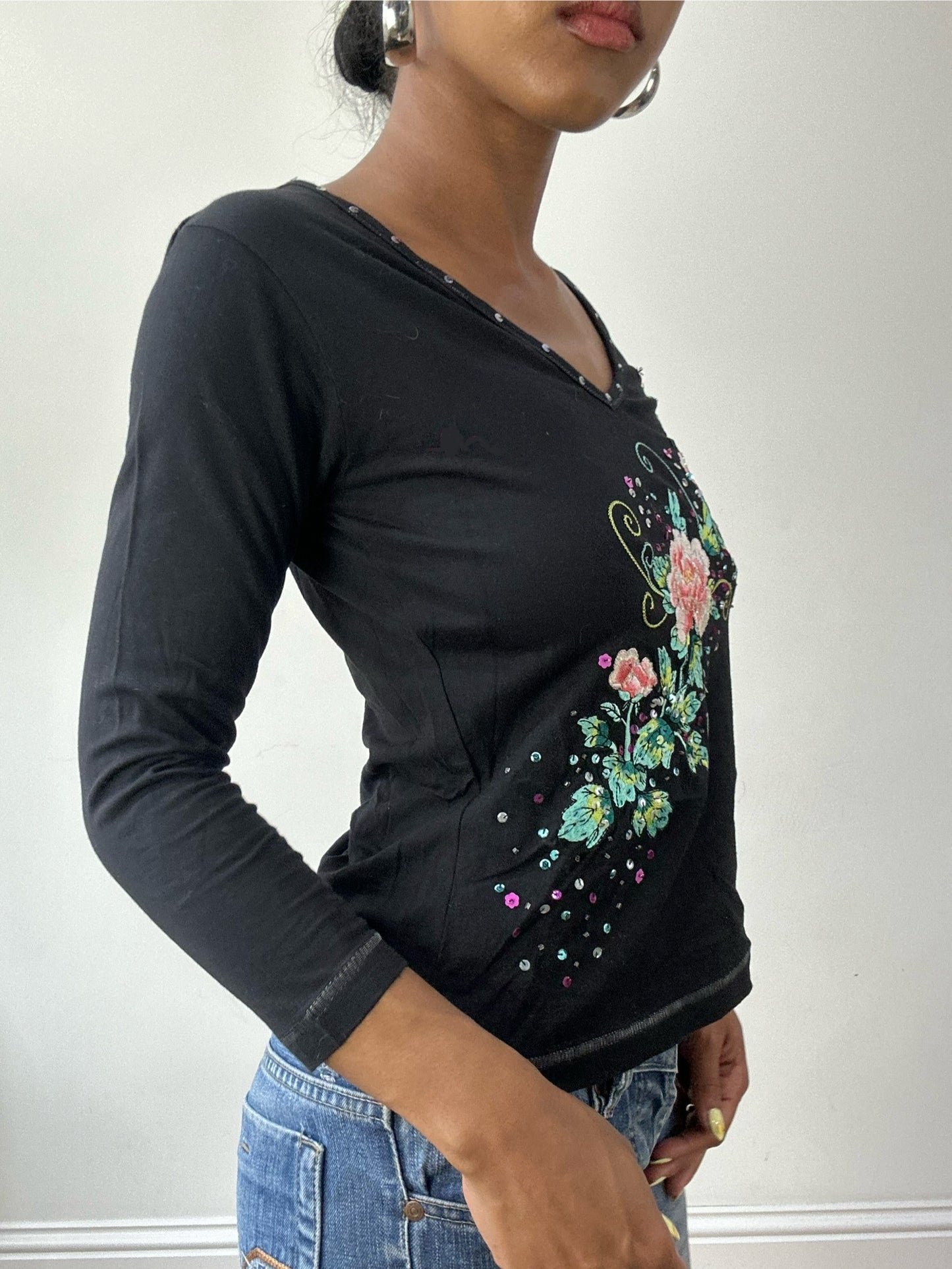 BEST PICKS | small black 3/4 length sleeve top with floral embroidery