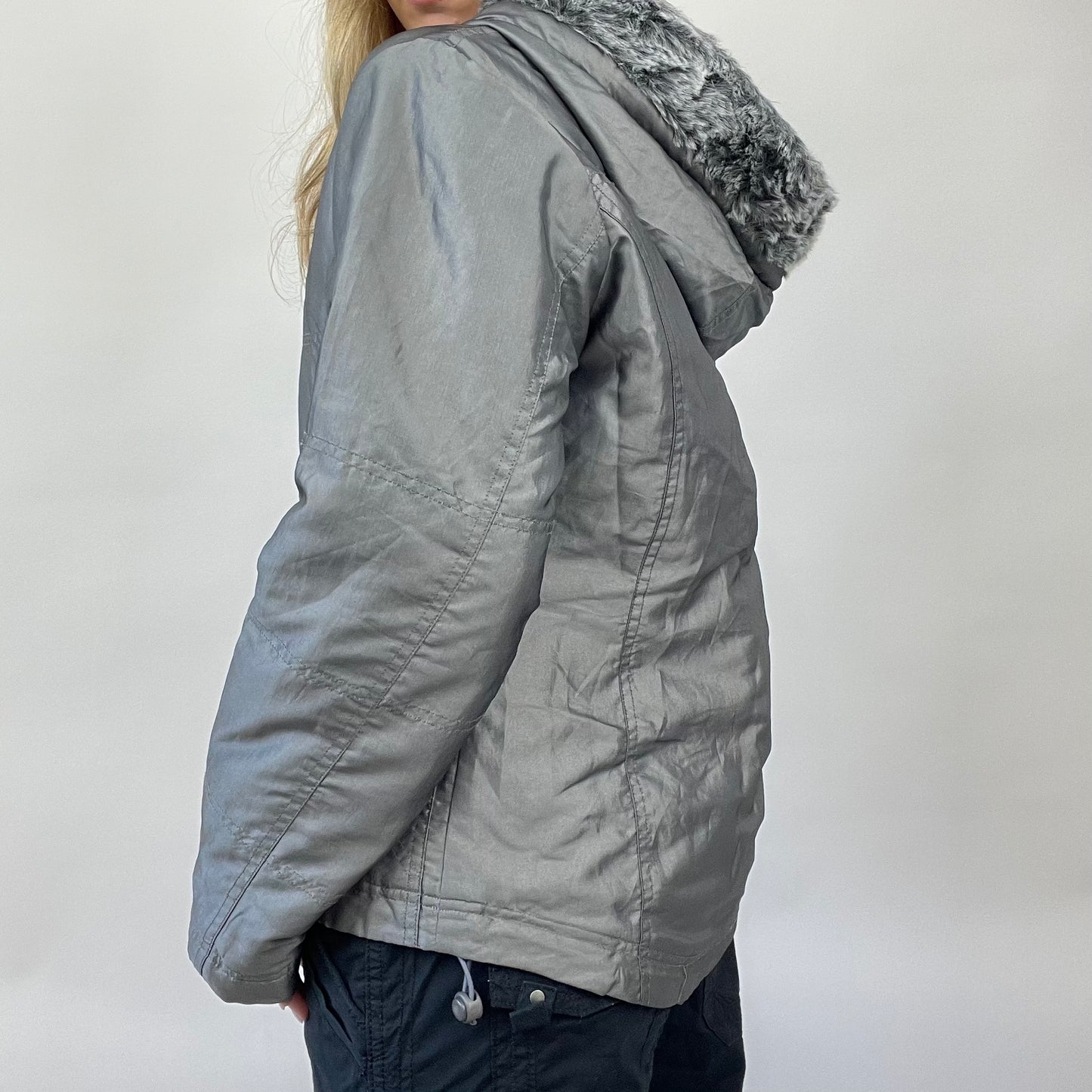 💻💚 POSH AND BECKS DROP | small grey metallic coat with fur hood