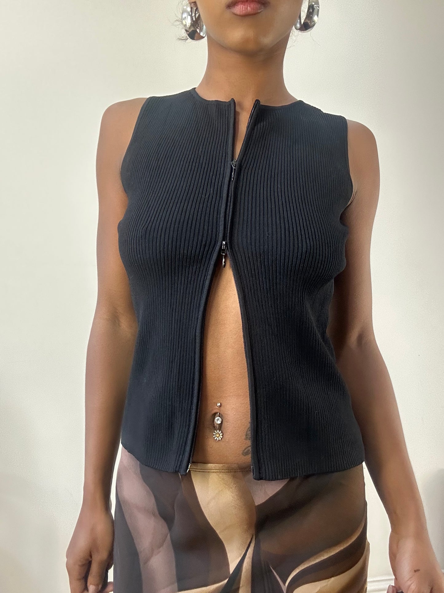 AUTUMN EDIT | small black dual zip ribbed top