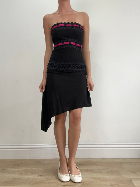 💻💚vintage edit veintidós | vestido pequeño negro bandeau strapless