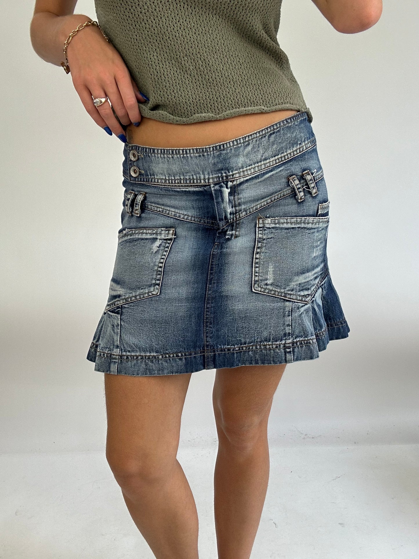 BRITISH SUMMER GIRL DROP | medium blue denim skirt with pleats and pockets