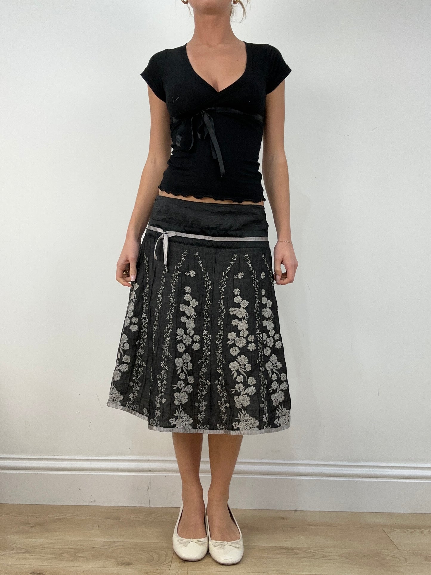 vintage edit: seasonal faves | large black and grey floral midi skirt