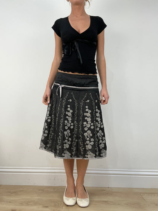 vintage edit: seasonal faves | large black and grey floral midi skirt