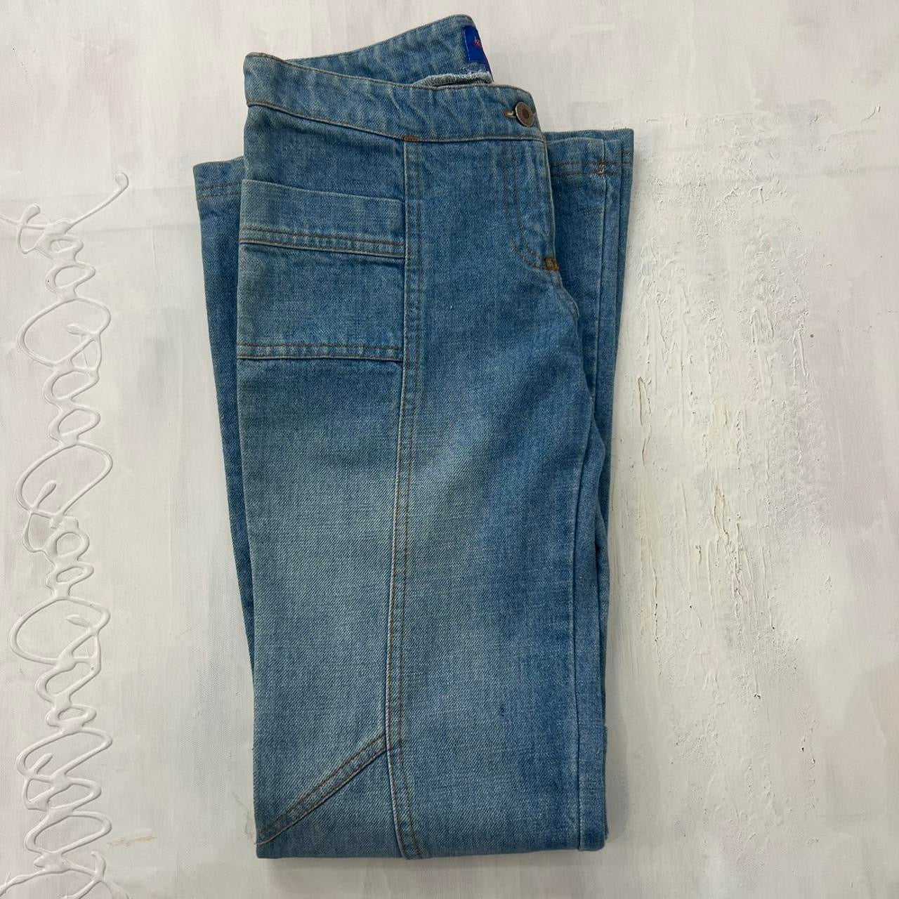 ‼️💻 super cute light wash denim flared jeans