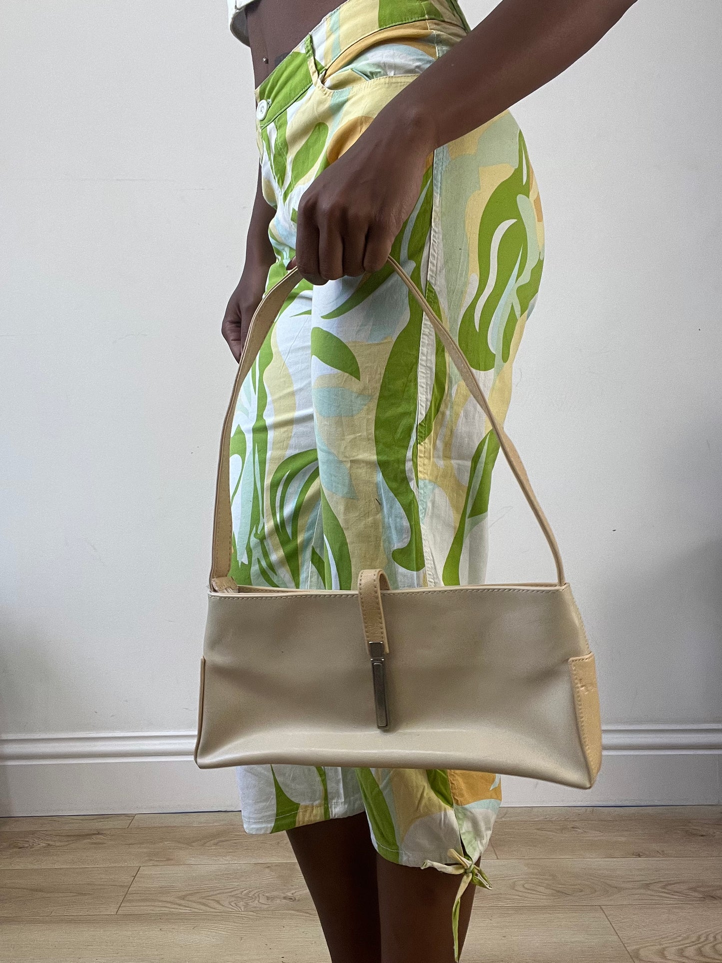 BEST PICKS | cream shoulder bag with silver clasp detail