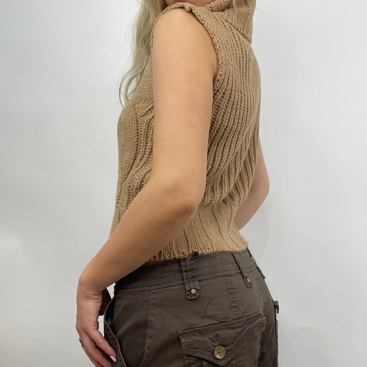 💻 LIGHT ACADEMIA DROP | small beige roll neck sweater vest