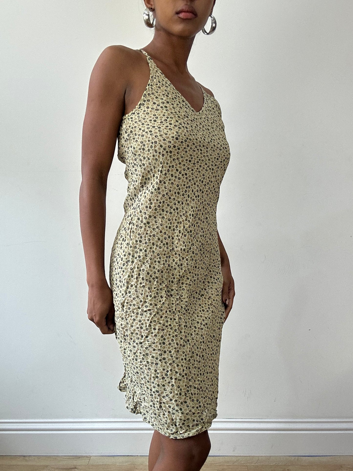 vintage edit thirty-one | medium beige midi dress with paisley print