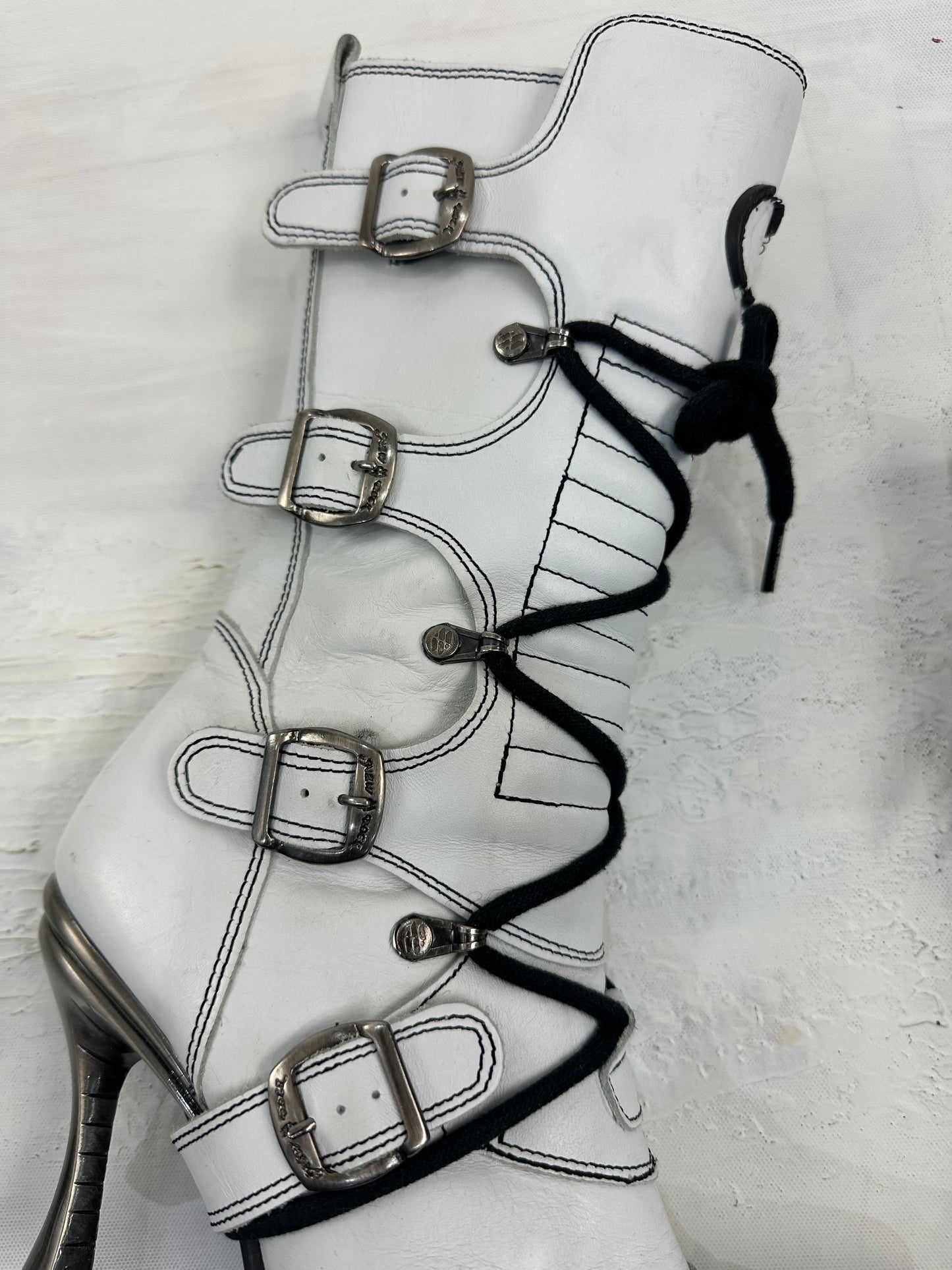 ⭐️vintage edit: indie sleaze | UK5.5 white new rock lace up heeled boots with silver hardware